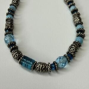 🚨3 for $15🚨 Handmade Necklace in Glass and Silver Tone Metal